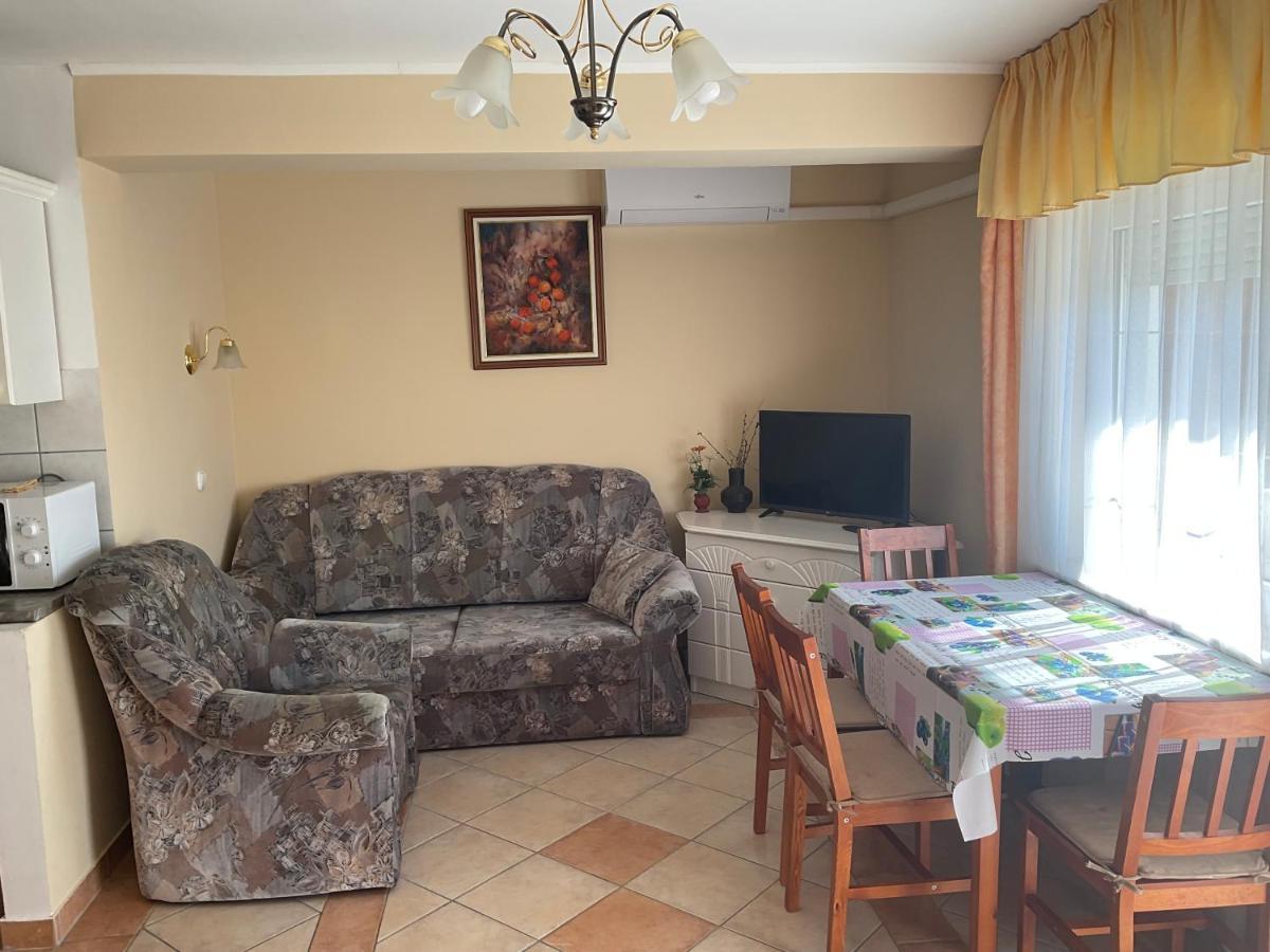 Arany Apartmanhaz Zalagyoengye ซาลาคาโรส ภายนอก รูปภาพ