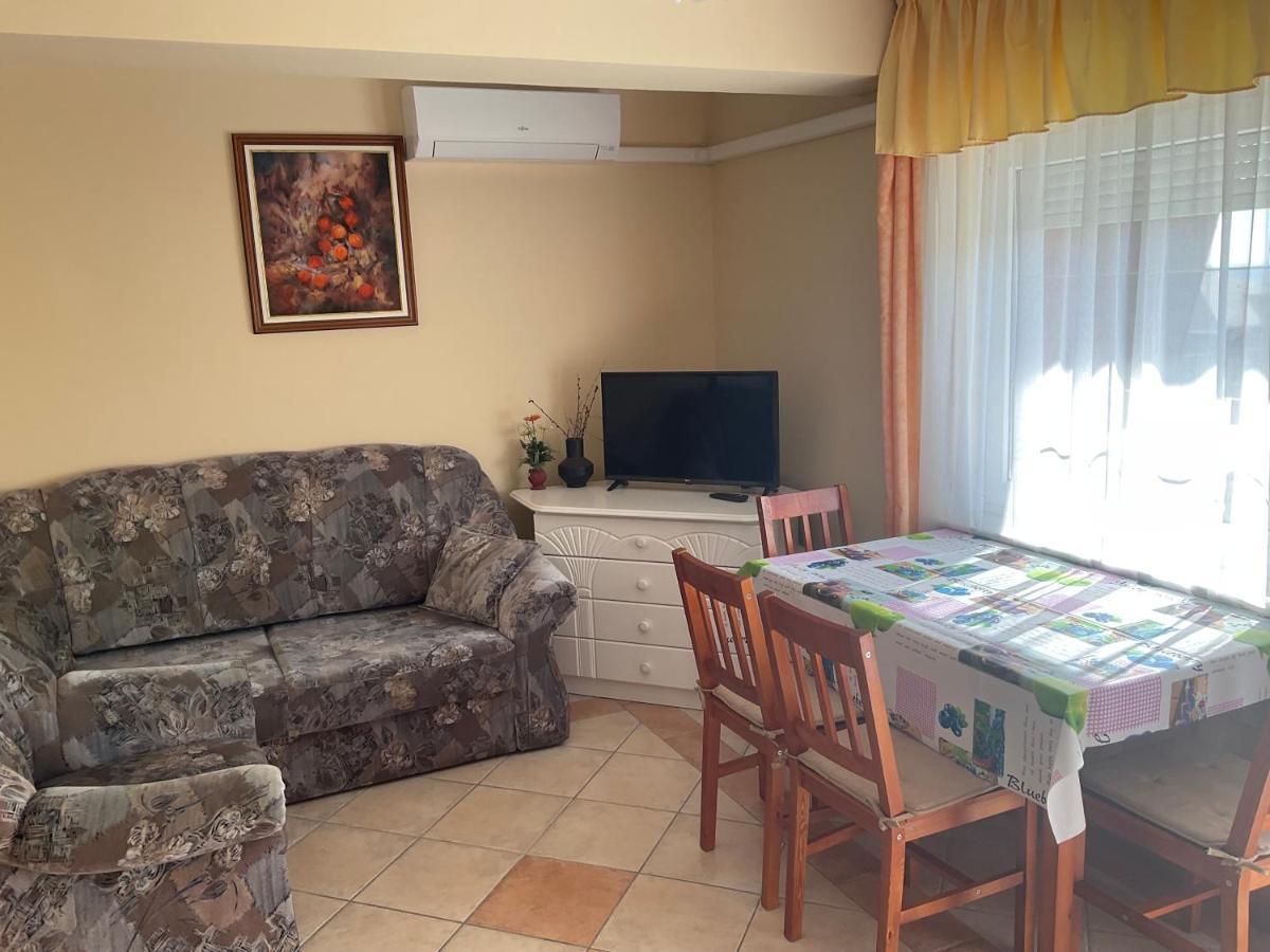 Arany Apartmanhaz Zalagyoengye ซาลาคาโรส ภายนอก รูปภาพ